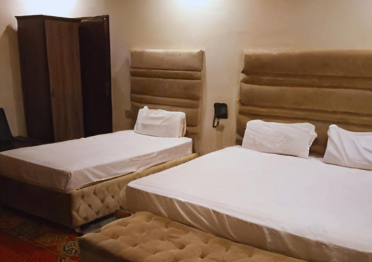 Hotel Day In Emporium Лахор Екстериор снимка