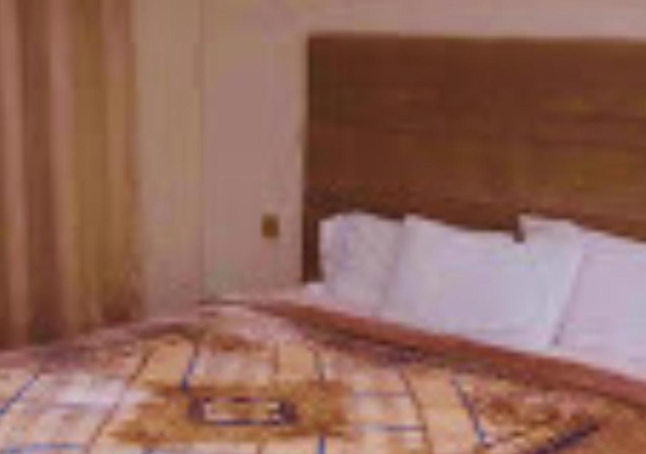 Hotel Day In Emporium Лахор Екстериор снимка