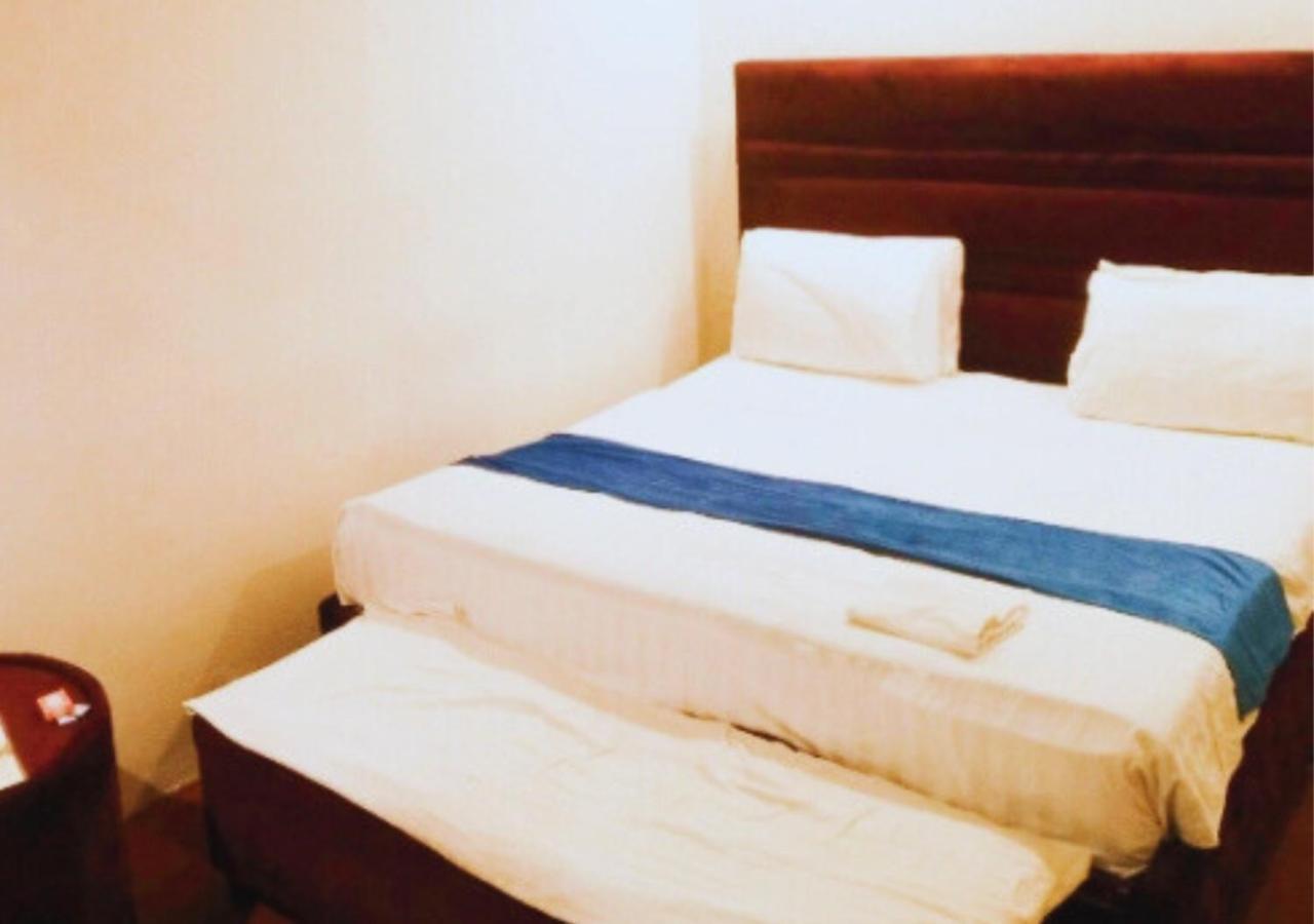 Hotel Day In Emporium Лахор Екстериор снимка