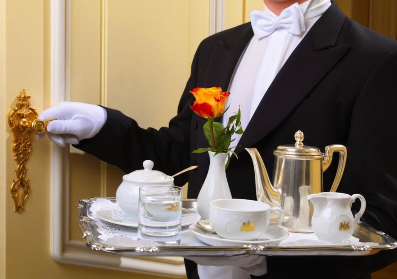 Hotel Day In Emporium Лахор Екстериор снимка