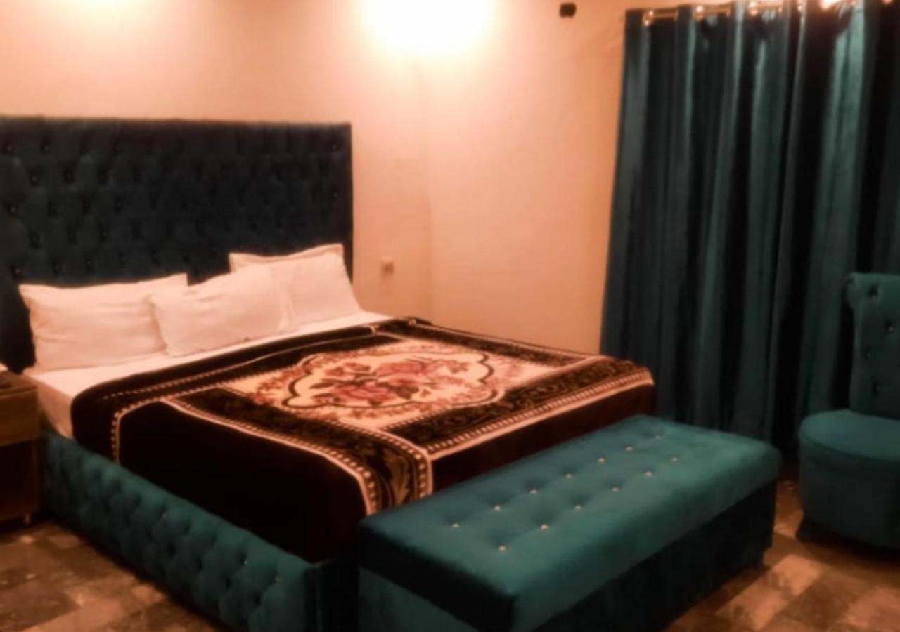 Hotel Day In Emporium Лахор Екстериор снимка
